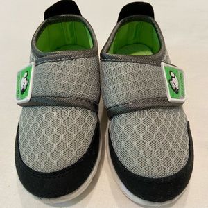 Toddler slip on sneakers